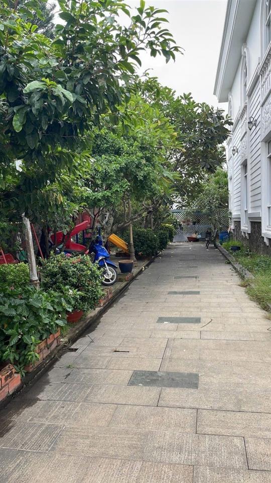 Bán nhà Mặt Tiền Đoàn Nguyên Tuấn - gần QL1A, 7000m2, có 4000m2 thổ, hạ còn 140 Tỷ.