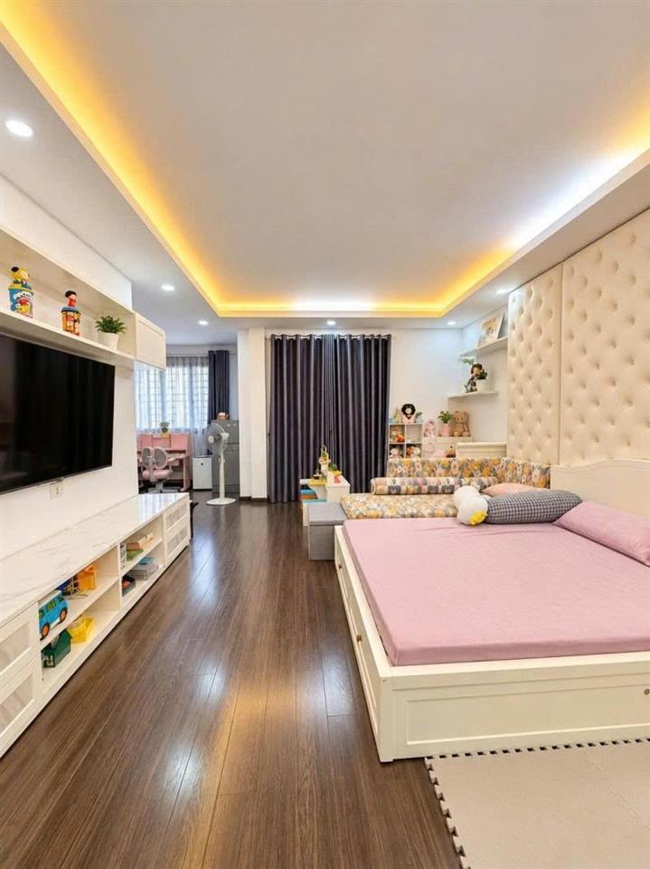 Bán nhà Biệt thự Hẻm 6m Yên Thế - giao Hồng Hà,  6,8x19m, 4 Tầng - 6PN, chỉ 26,6 Tỷ.