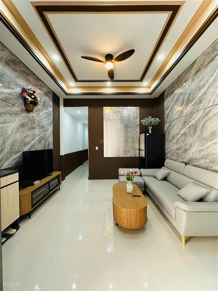Chính chủ bán gấp nhà đẹp diện tích chuẩn 4x16m  3 phòng ngủ ngay quang trung p10 đối diện ubnd gv