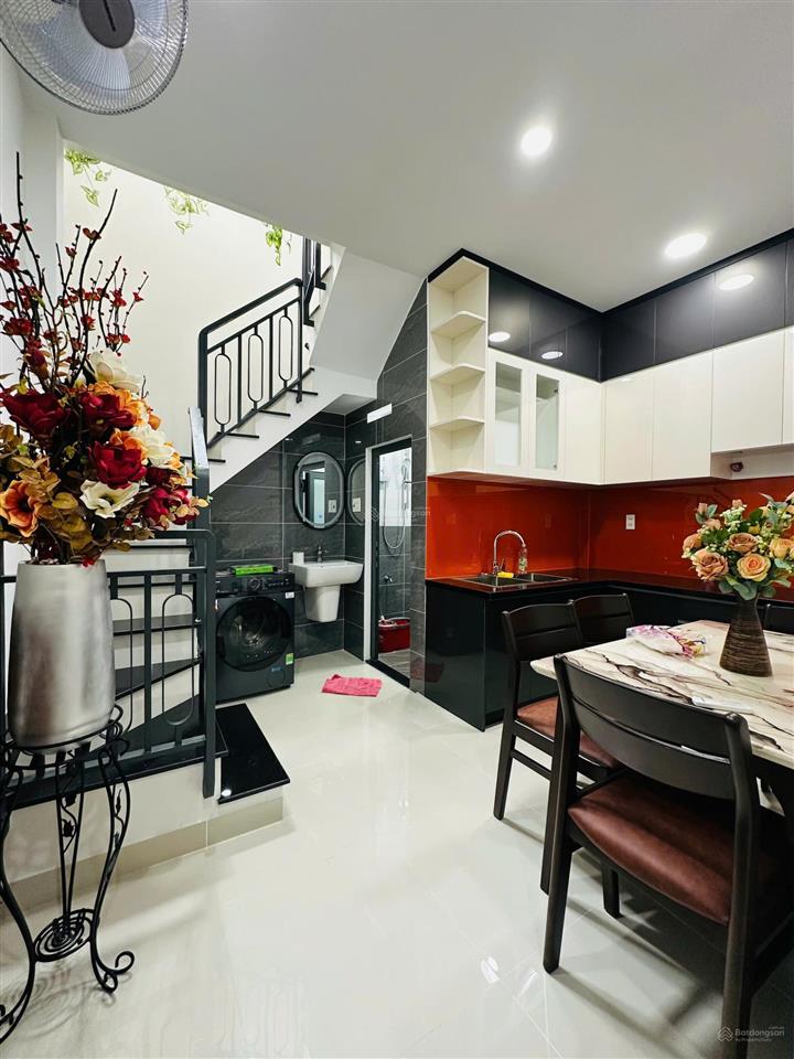 Chính chủ bán gấp nhà đẹp diện tích chuẩn 4x16m  3 phòng ngủ ngay quang trung p10 đối diện ubnd gv
