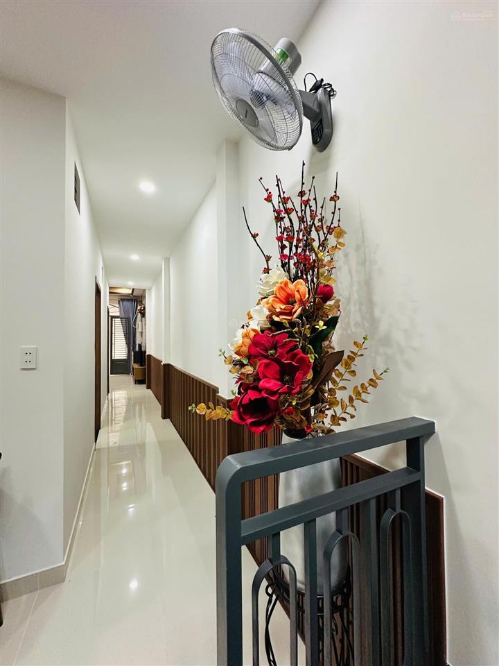 Chính chủ bán gấp nhà đẹp diện tích chuẩn 4x16m  3 phòng ngủ ngay quang trung p10 đối diện ubnd gv