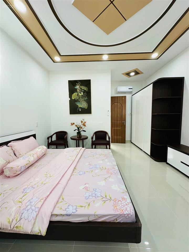 Chính chủ bán gấp nhà đẹp diện tích chuẩn 4x16m  3 phòng ngủ ngay quang trung p10 đối diện ubnd gv