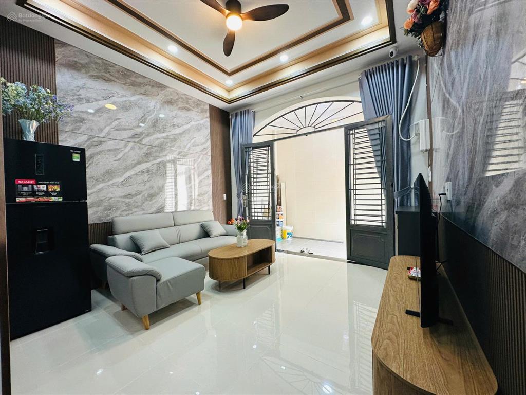 Chính chủ bán gấp nhà đẹp diện tích chuẩn 4x16m  3 phòng ngủ ngay quang trung p10 đối diện ubnd gv