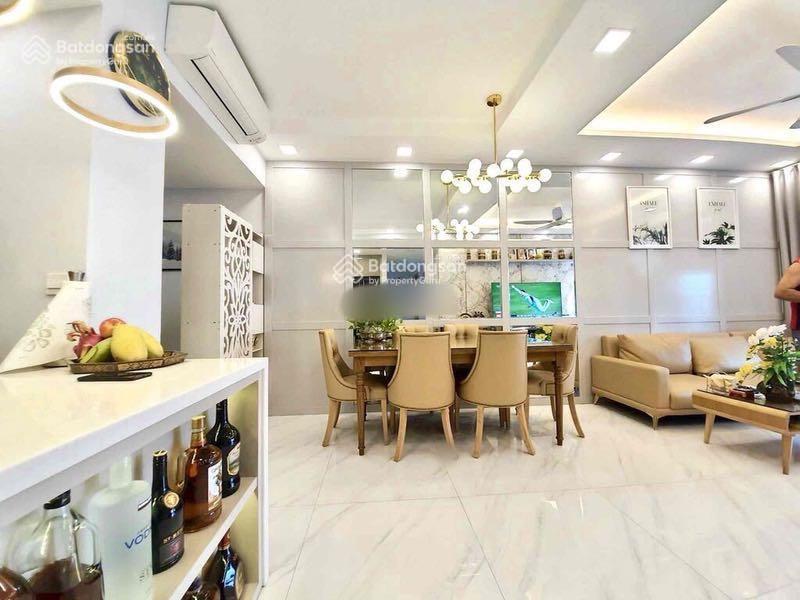 Bán nhanh căn hộ golden mansion phổ quang chỉ 5,6 tỷ 2pn+2wc.  em xem nhà ngay ạ. view đẹp