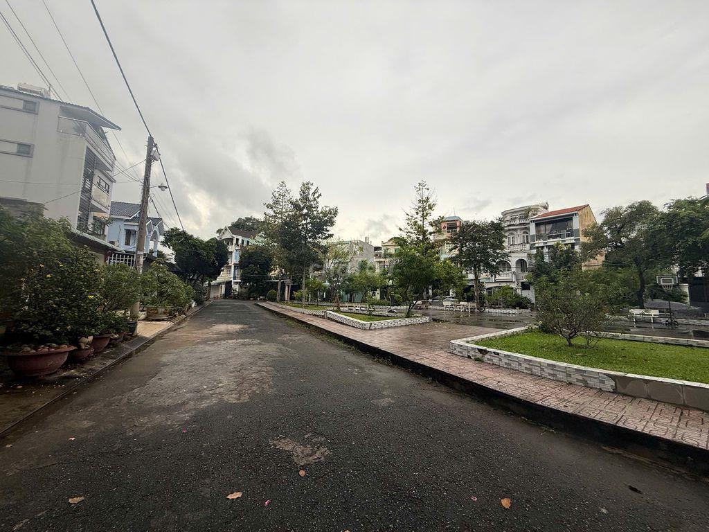 Biệt thự góc 3 MT HimLam (939m2 thỗ cư) - P.Thủ Đức - HCM
