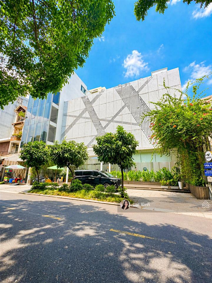 Bán nhà mặt tiền ngô thời nhiệm khuôn đất ngang 19m ngang, giá 295 tỷ tl