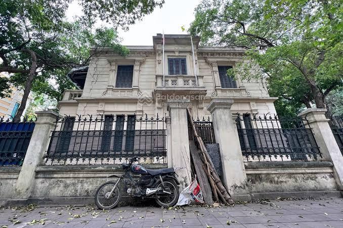 Chủ nhà đi định cư, cần bán gấp biệt thự mặt tiền trương định ngang 20m, 816m2, giá rẻ 500 triệu/m2
