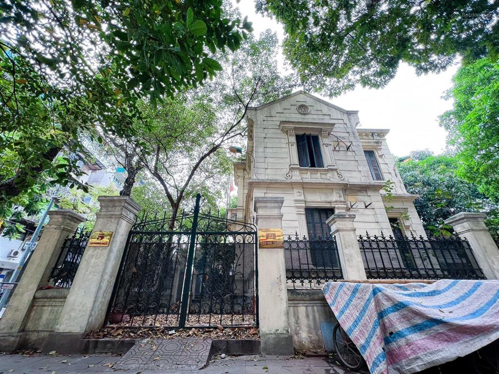 Chủ nhà đi định cư, cần bán gấp biệt thự mặt tiền trương định ngang 20m, 816m2, giá rẻ 500 triệu/m2