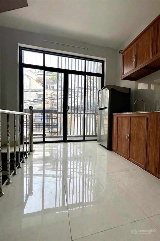 Mặt tiền 4 tầng kinh doanh phú nhuận giá chỉ 5.x tỷ