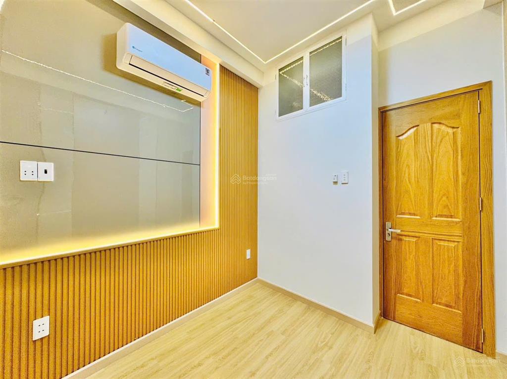 Nhà 4 tầng mới đẹp phú nhuận chỉ 3.** tỷ phùng văn cung sát phan xích long