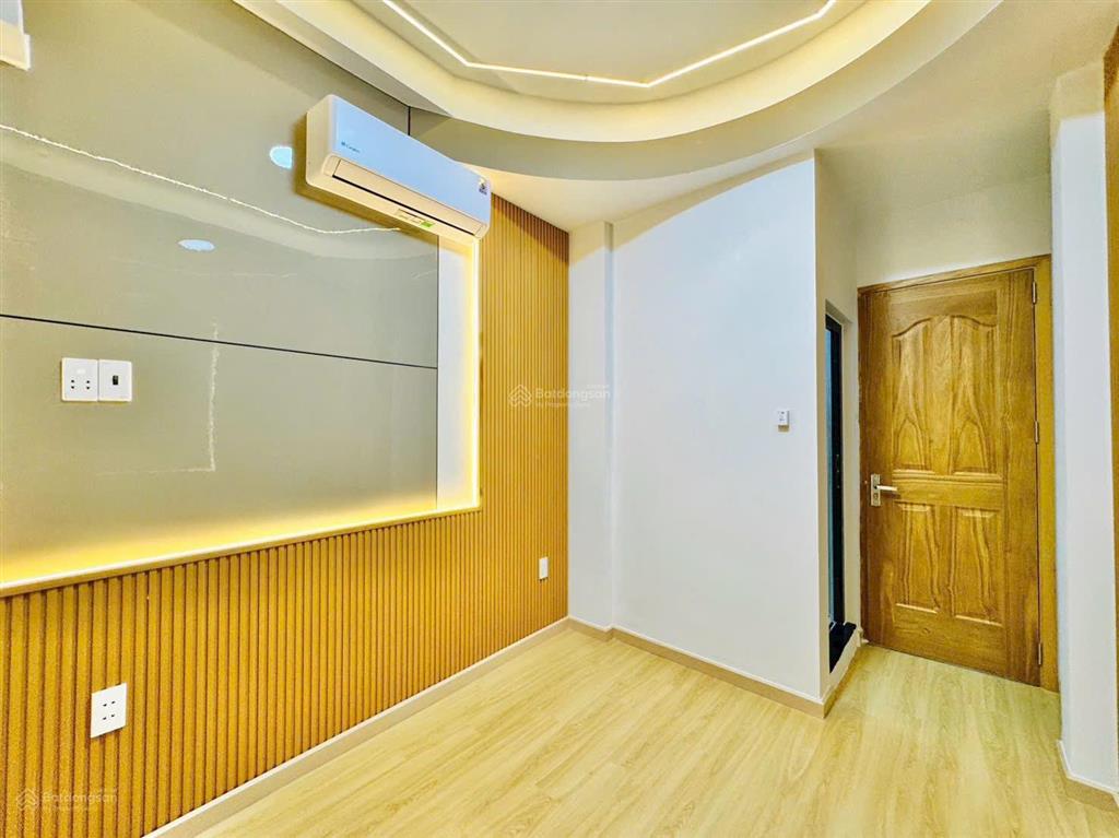 Nhà 4 tầng mới đẹp phú nhuận chỉ 3.** tỷ phùng văn cung sát phan xích long