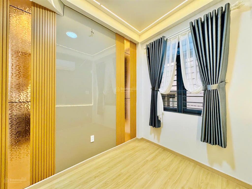 Nhà 4 tầng mới đẹp phú nhuận chỉ 3.** tỷ phùng văn cung sát phan xích long