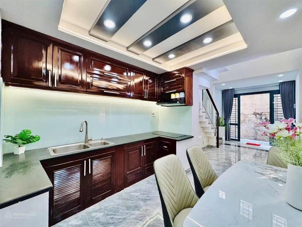 Nhà 5 tầng siêu đẹp phú nhuận giá chỉ 6.** tỷ