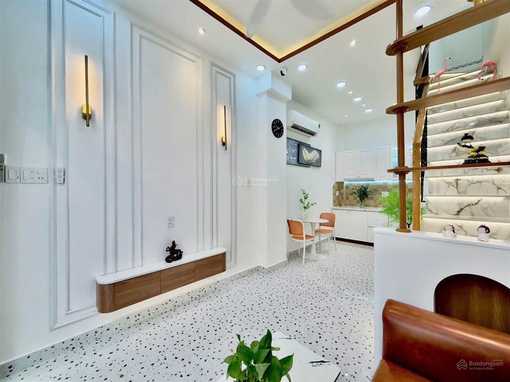 Nhà đẹp 5 tầng huỳnh văn bánh phú nhuận chỉ 5.** tỷ