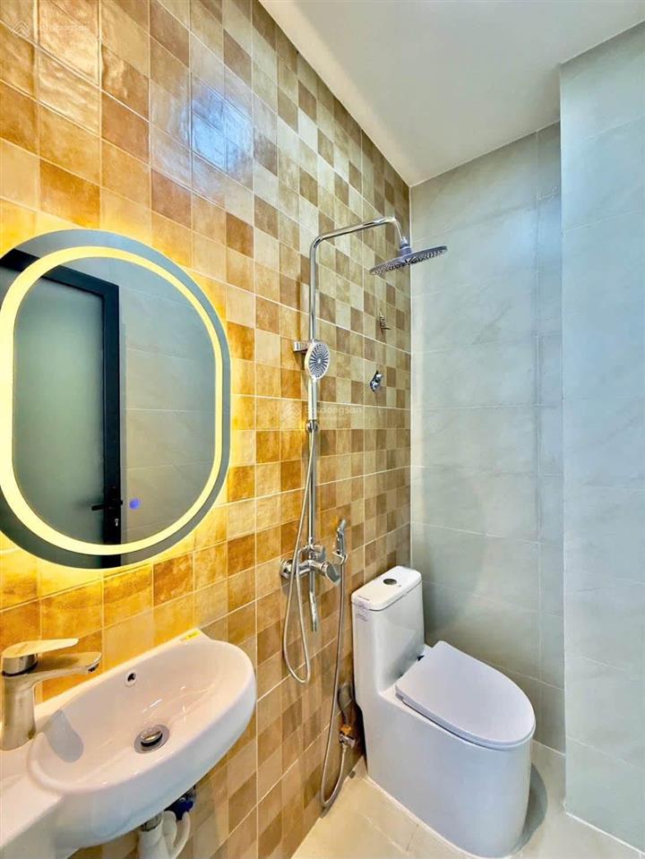Nhà đẹp 5 tầng huỳnh văn bánh phú nhuận chỉ 5.** tỷ