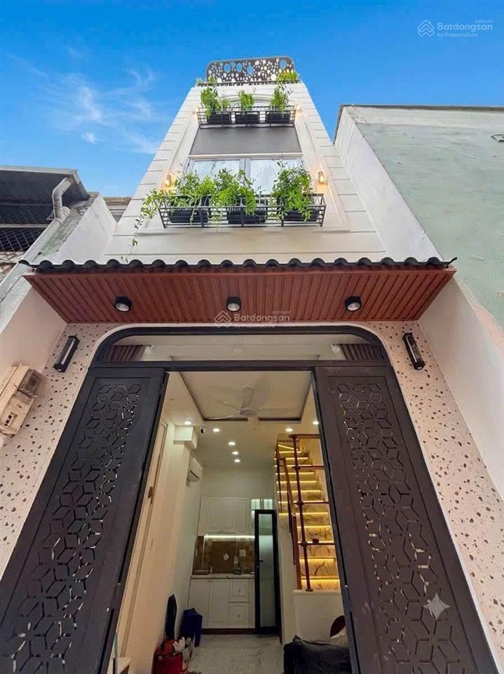 Nhà đẹp 5 tầng huỳnh văn bánh phú nhuận chỉ 5.** tỷ