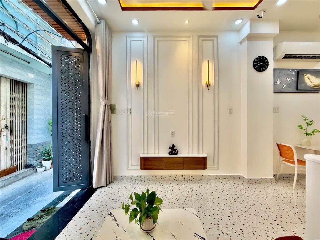 Nhà đẹp 5 tầng huỳnh văn bánh phú nhuận chỉ 5.** tỷ