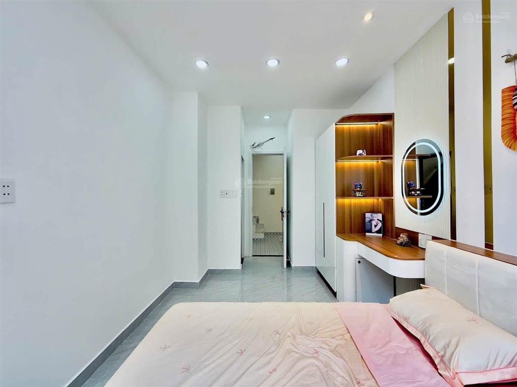 Nhà đẹp 5 tầng huỳnh văn bánh phú nhuận chỉ 5.** tỷ