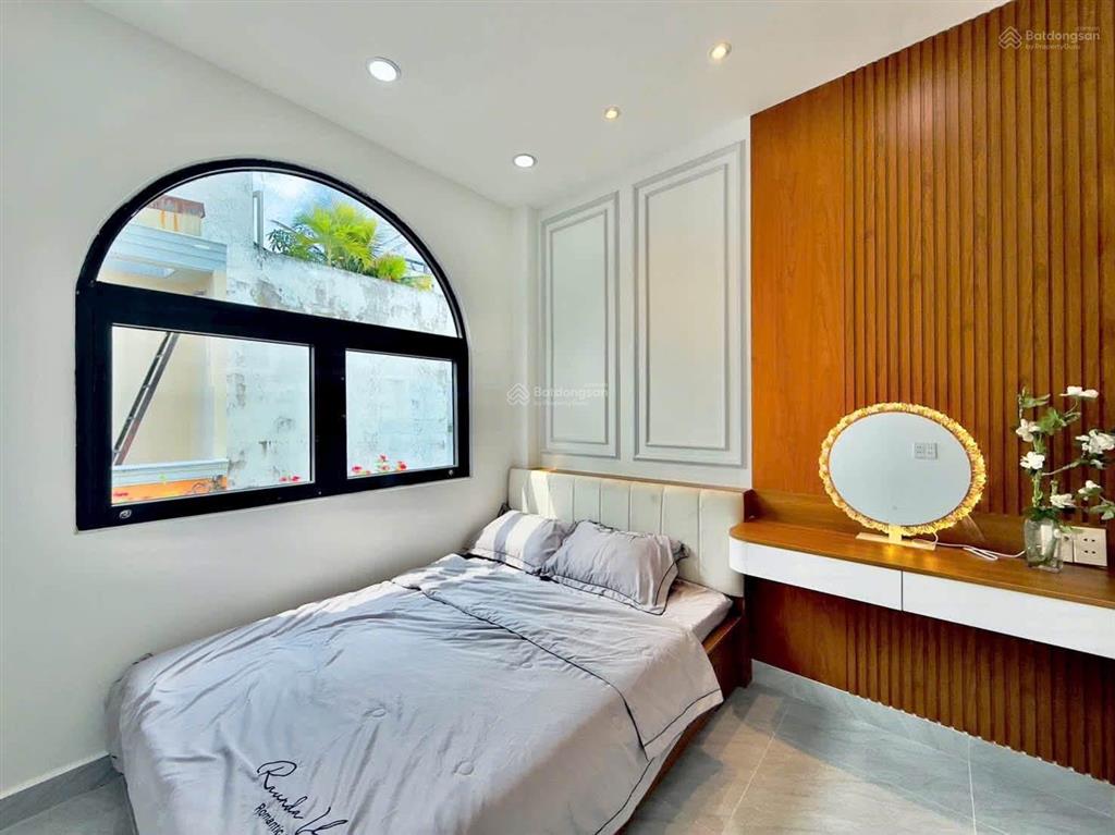 Nhà đẹp 5 tầng huỳnh văn bánh phú nhuận chỉ 5.** tỷ