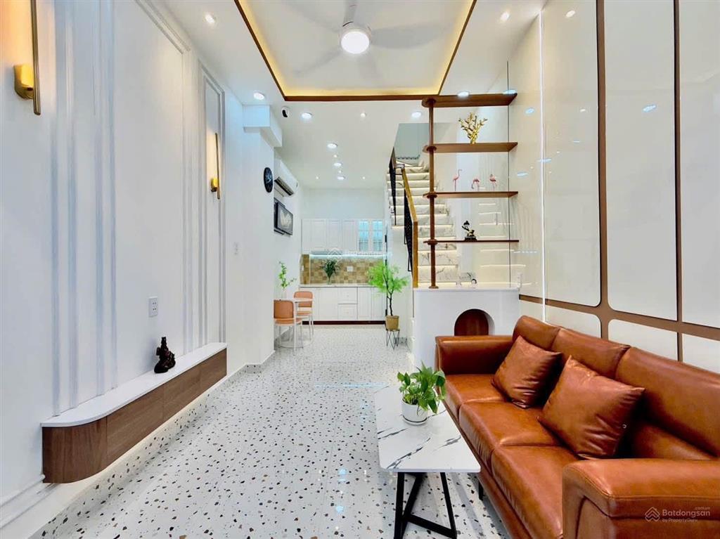 Nhà đẹp 5 tầng huỳnh văn bánh phú nhuận chỉ 5.** tỷ