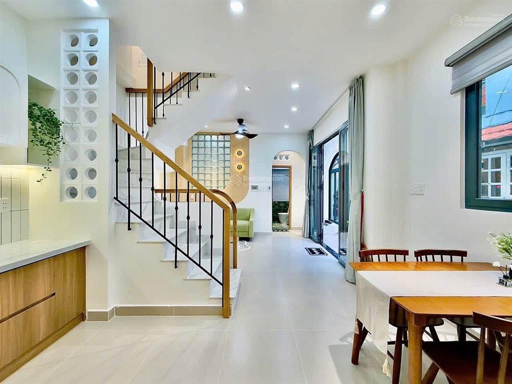 Nhà 3 tầng đẹp nguyễn văn đậu bình thạnh  chỉ 5,** tỷ