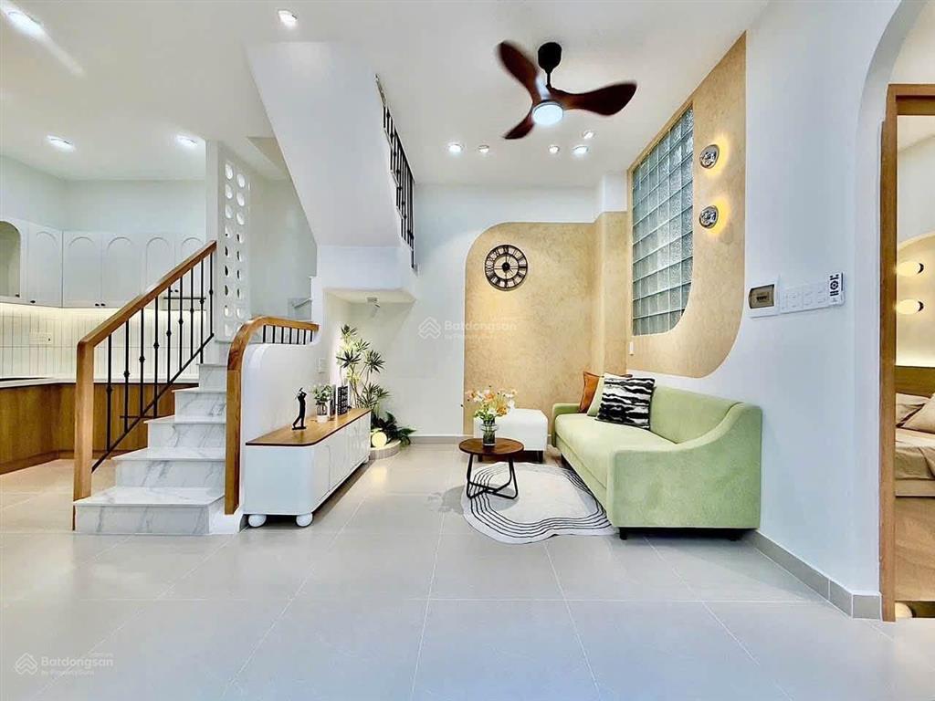Nhà 3 tầng đẹp nguyễn văn đậu bình thạnh  chỉ 5,** tỷ