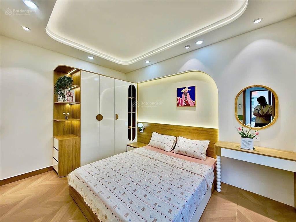 Nhà 3 tầng đẹp nguyễn văn đậu bình thạnh  chỉ 5,** tỷ