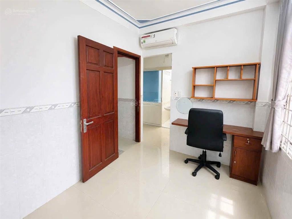 Nhà 4 tầng hẻm hoàng văn thụ giá chỉ 3,** tỷ hẻm hoàng văn thụ, p. đức nhuận cách mặt tiền chỉ 50m
