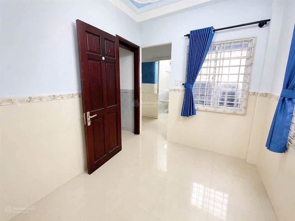 Nhà 4 tầng hẻm hoàng văn thụ giá chỉ 3,** tỷ hẻm hoàng văn thụ, p. đức nhuận cách mặt tiền chỉ 50m