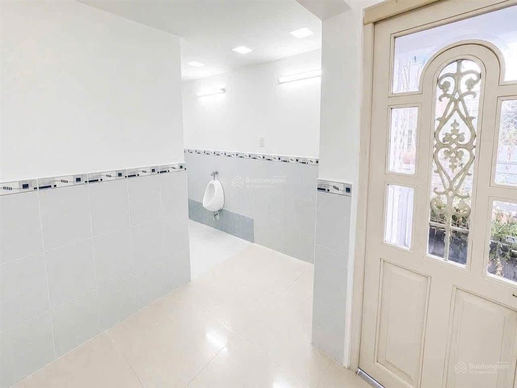 Nhà 4 tầng hẻm hoàng văn thụ giá chỉ 3,** tỷ hẻm hoàng văn thụ, p. đức nhuận cách mặt tiền chỉ 50m