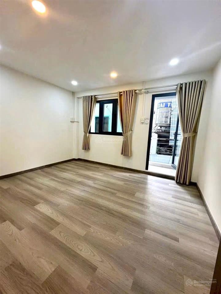 Nhà 3 tầng mới đẹp trung tâm quận 1 giá chỉ 4.** tỷ