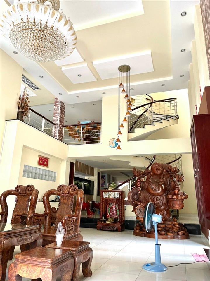 Bán biệt thự hẻm vip nam kỳ khởi nghĩa, quận 3 dt 17x17m, trệt 2 lầu st giá 69.5 tỷ thương lượng