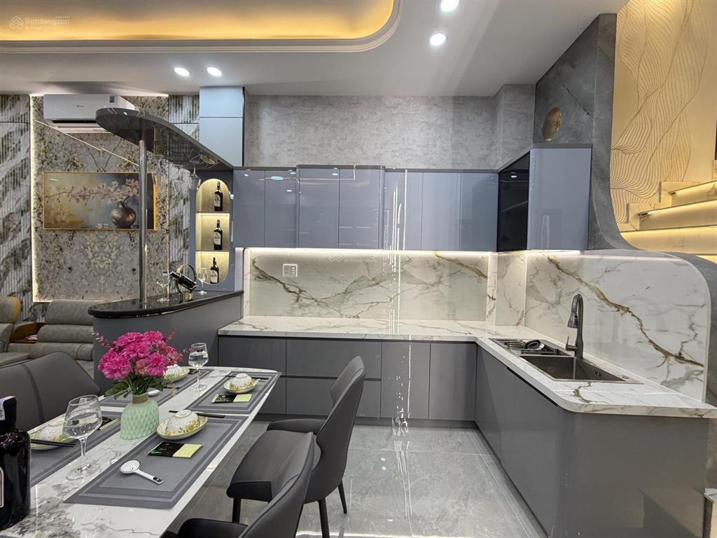 Bán vila phố tuyệt đẹp có phòng ngủ dưới trệt, trục đường nguyễn tư giản gò vấp