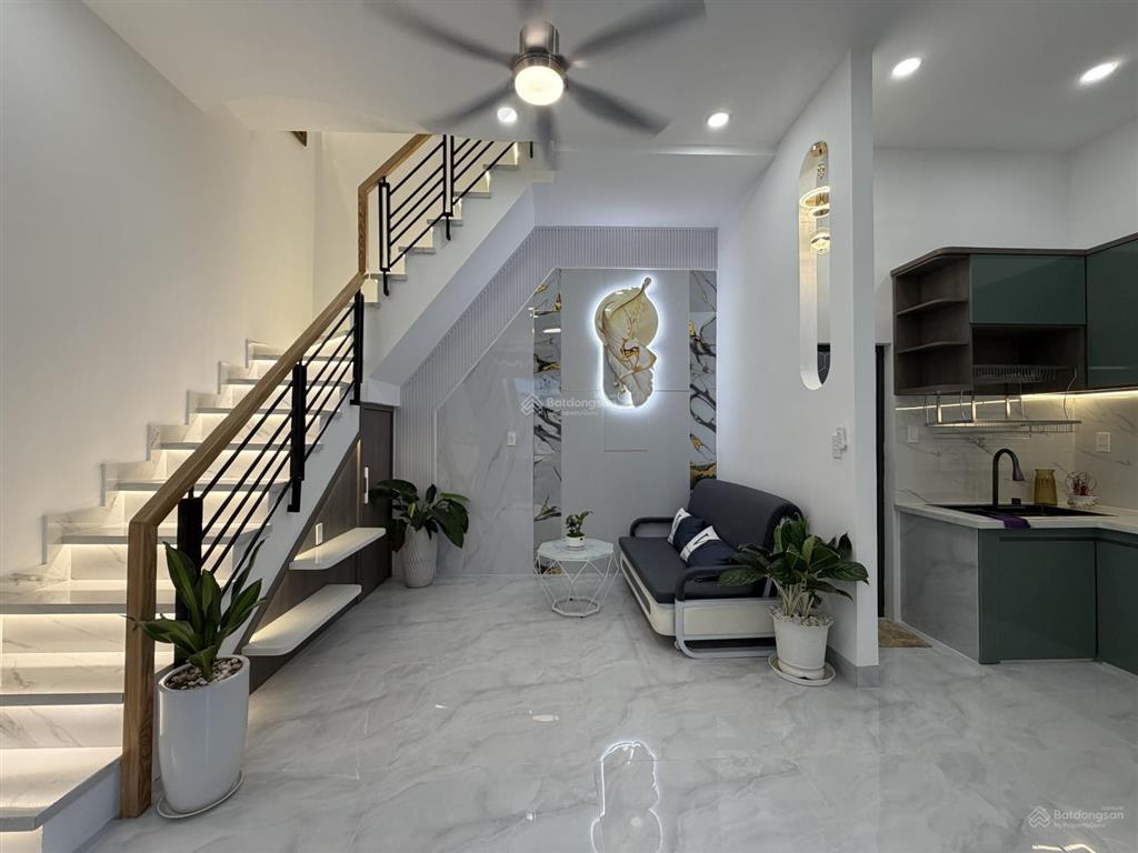 Nhà đẹp gò vấp giá nhỉnh 4 tỷ xe hơi đậu cửa trục đường bùi quang là gò vấp