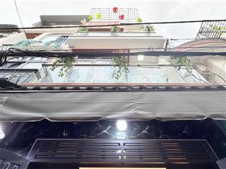 Bán nhà đẹp đúc 3 lầu giá chỉ nhỉnh 4 tỷ sát bên siêu thị emart gò vấp