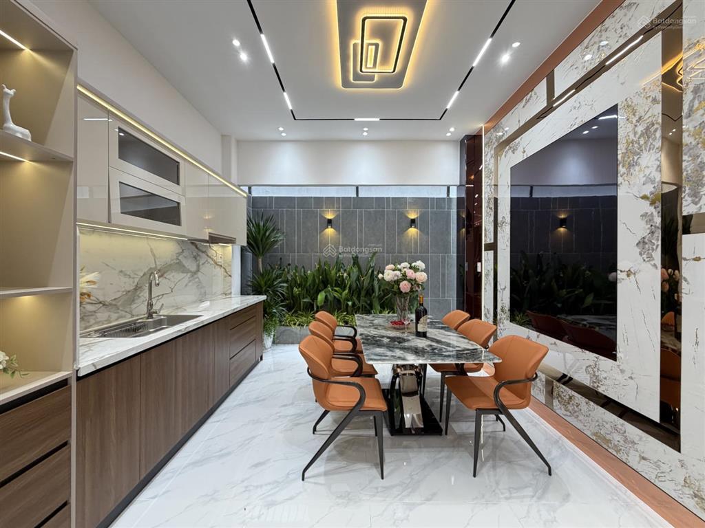 Bán nhà đẹp ngay trung tâm sát bên chợ gò vấp và trường đại học công nghiệp 4, p7 gò vấp