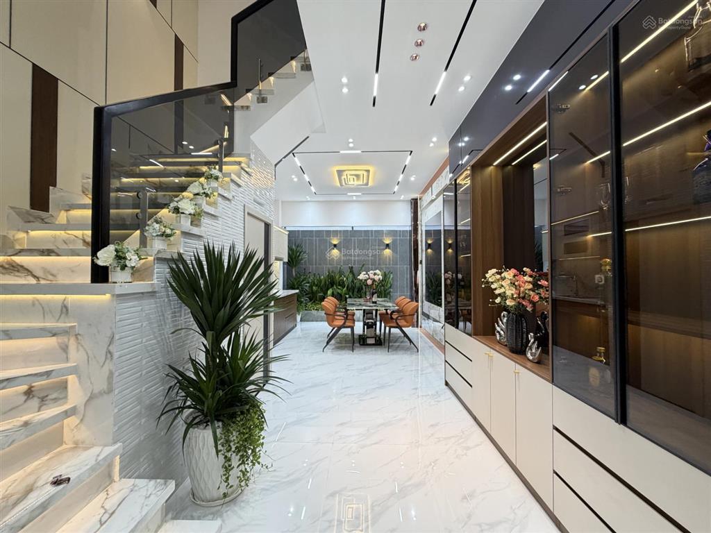 Bán nhà đẹp ngay trung tâm sát bên chợ gò vấp và trường đại học công nghiệp 4, p7 gò vấp