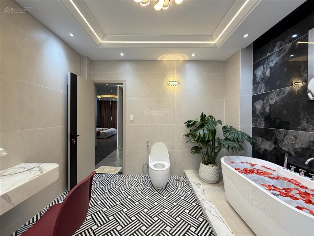 Bán nhà đẹp ngay trung tâm sát bên chợ gò vấp và trường đại học công nghiệp 4, p7 gò vấp