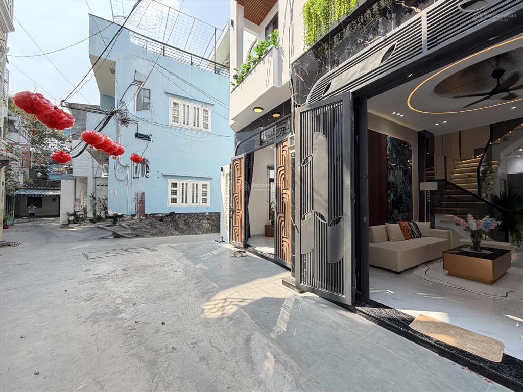 Bán nhà đẹp ngay trung tâm sát bên chợ gò vấp và trường đại học công nghiệp 4, p7 gò vấp