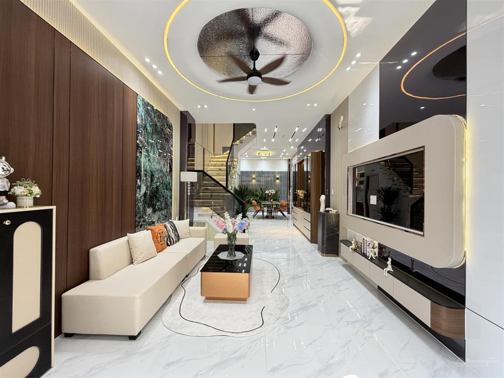 Bán nhà đẹp ngay trung tâm sát bên chợ gò vấp và trường đại học công nghiệp 4, p7 gò vấp