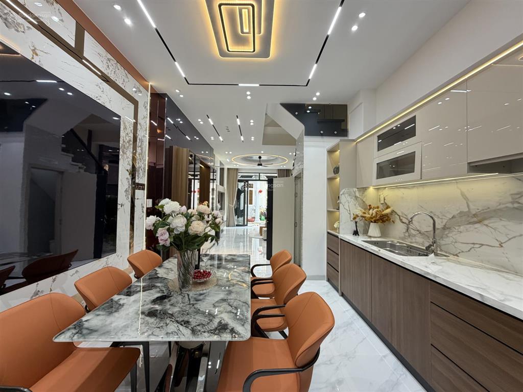 Bán nhà đẹp ngay trung tâm sát bên chợ gò vấp và trường đại học công nghiệp 4, p7 gò vấp