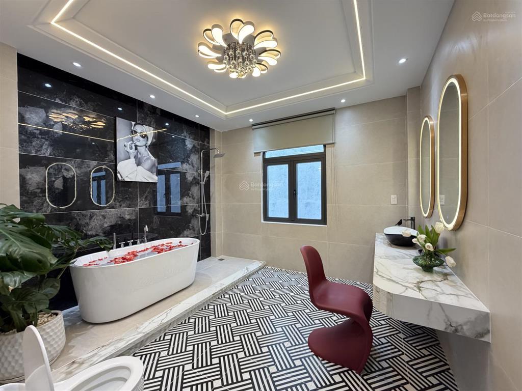 Bán nhà đẹp ngay trung tâm sát bên chợ gò vấp và trường đại học công nghiệp 4, p7 gò vấp