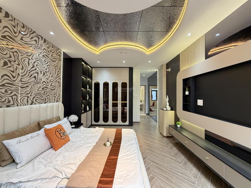 Bán nhà đẹp ngay trung tâm sát bên chợ gò vấp và trường đại học công nghiệp 4, p7 gò vấp