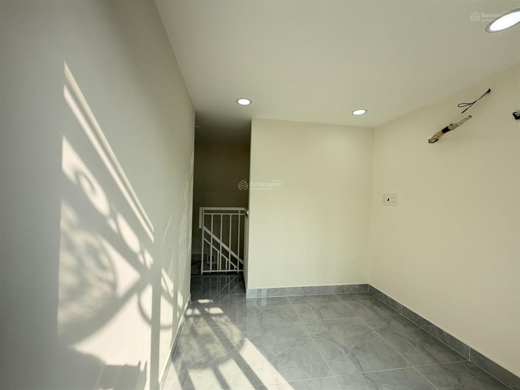 Bán nhà đẹp giá rẻ, ngang 6,2m thông sát chợ trường học, trục đường phạm văn chiêu, phường 8 gò vấp