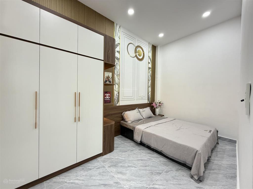 Bán nhà đẹp giá rẻ ngang 9,5m đường trước nhà xe hơi né nhau