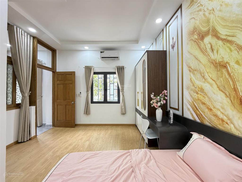 Bán nhà đẹp giá rẻ ngang 9,5m đường trước nhà xe hơi né nhau