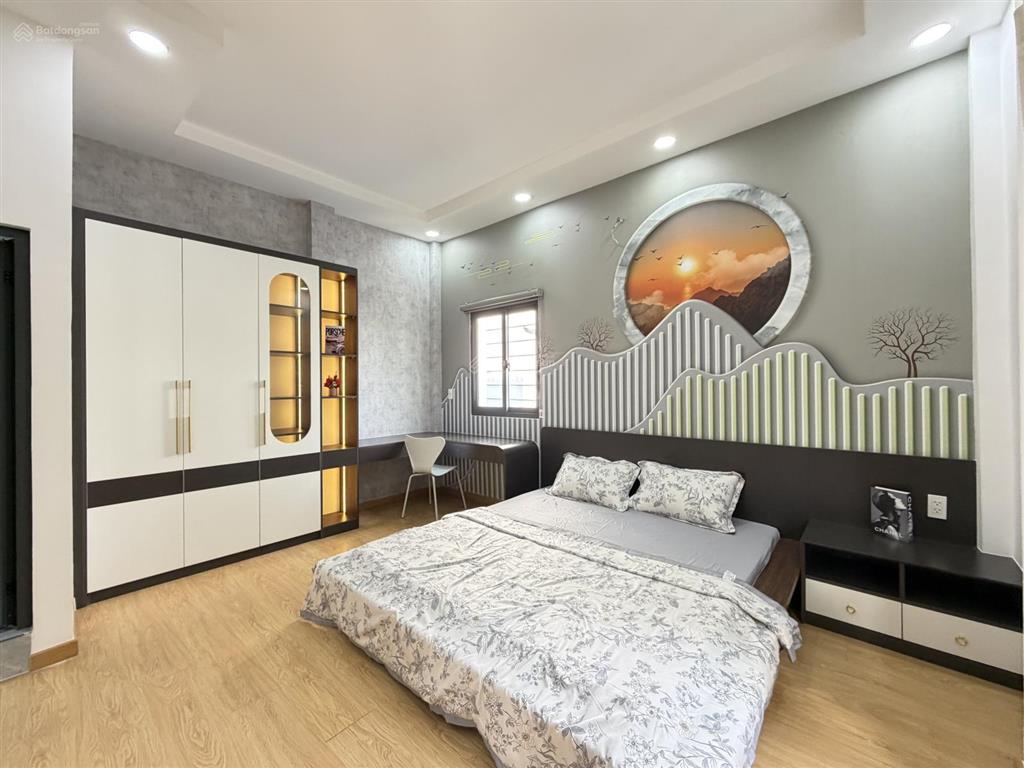 Bán nhà đẹp giá rẻ ngang 9,5m đường trước nhà xe hơi né nhau