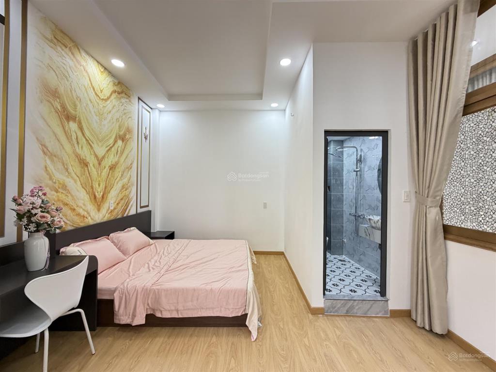 Bán nhà đẹp giá rẻ ngang 9,5m đường trước nhà xe hơi né nhau