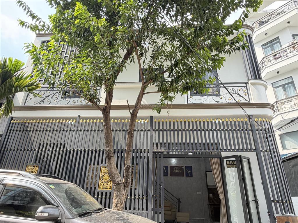Bán nhà đẹp giá rẻ ngang 9,5m đường trước nhà xe hơi né nhau