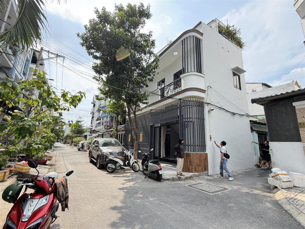 Bán nhà đẹp giá rẻ ngang 9,5m đường trước nhà xe hơi né nhau